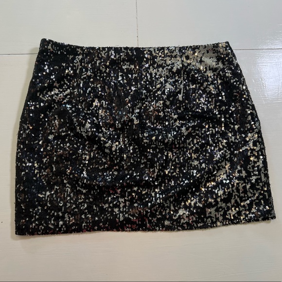 YMI Black & Silver Sequin Mini Skirt size M - Picture 2 of 9